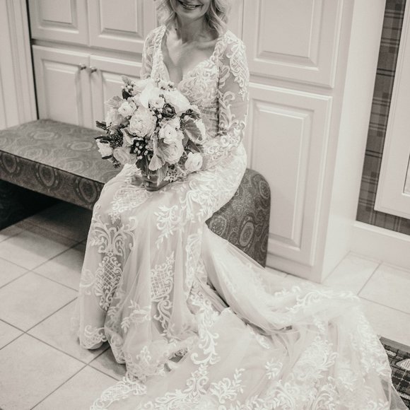 Sottero and Midgley Wedding Gown Size 8 in Ivory Over Nude - Picture 11 of 12